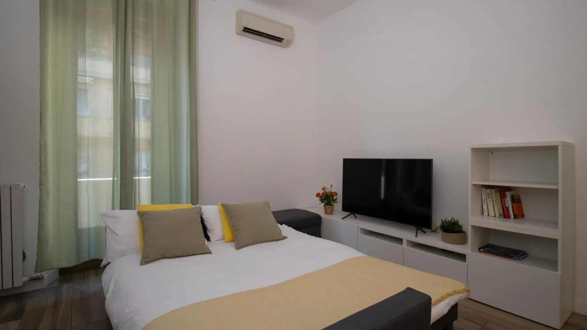 Eleganza Comfort Posizione Milan 0*,  Italy
