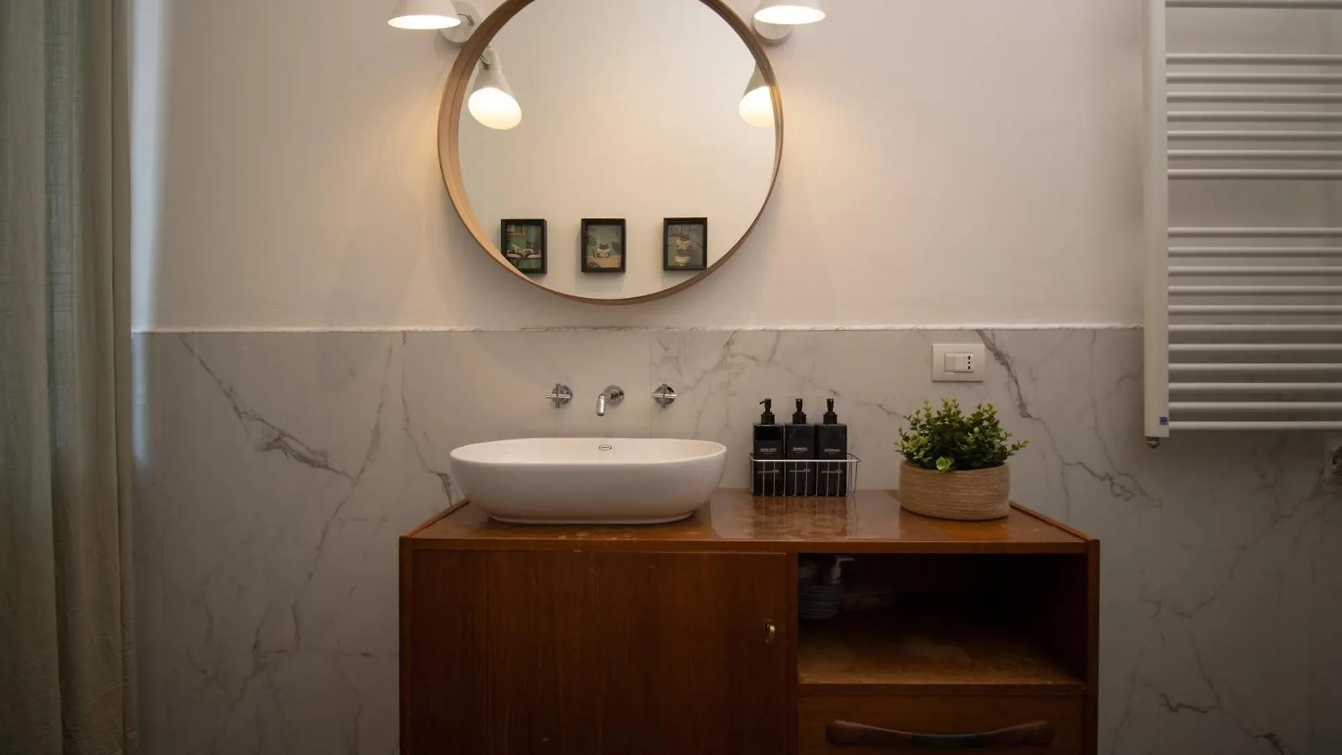 Eleganza Comfort Posizione Milan 0*,  Italy